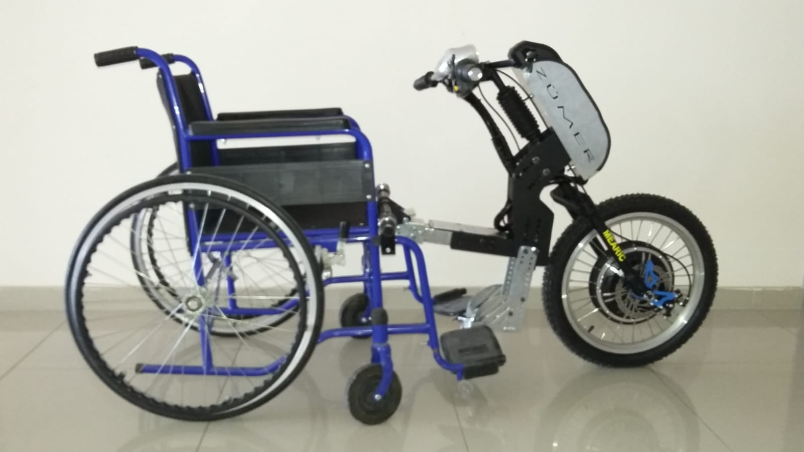 Tekerlekli sandalyeyi akülü scooter' a dönüştürün